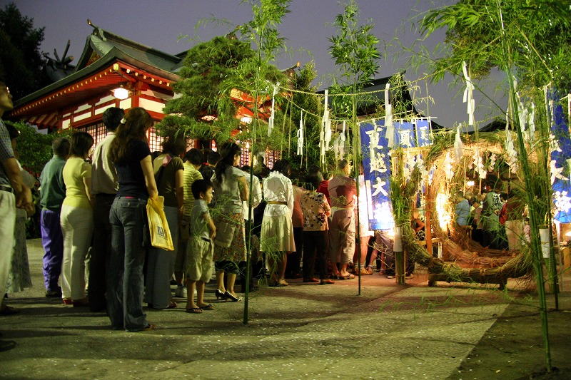 <small>東大島神社</small> 夏越しの大祓なごしのおおはらえ　茅の輪ちのわくぐり
