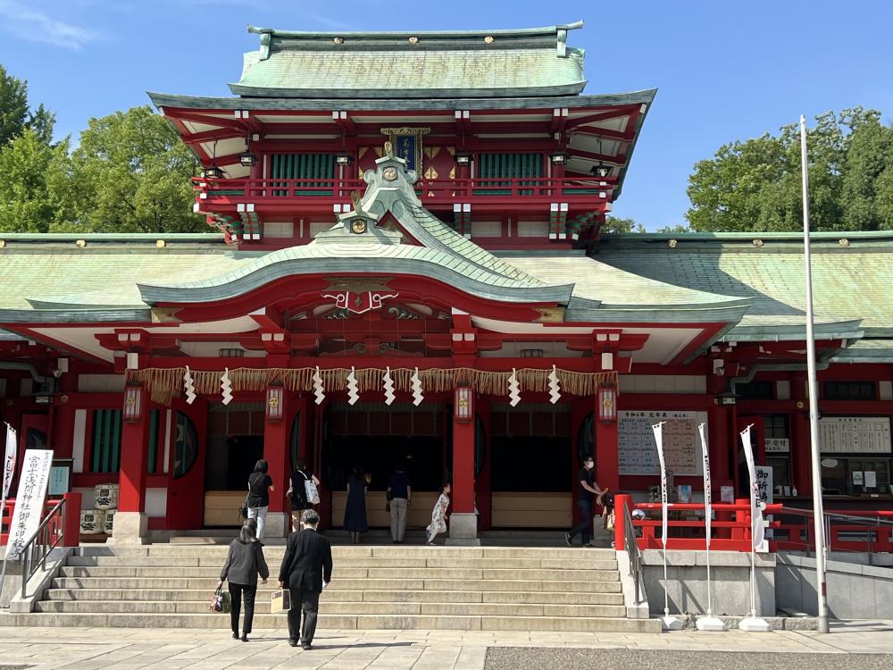 富岡八幡宮 『白鳥とコウモリ』の舞台を歩く