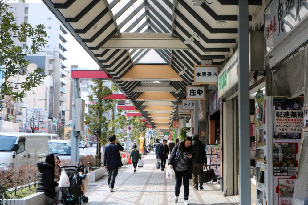 深川仲町通り商店街 『白鳥とコウモリ』の舞台を歩く