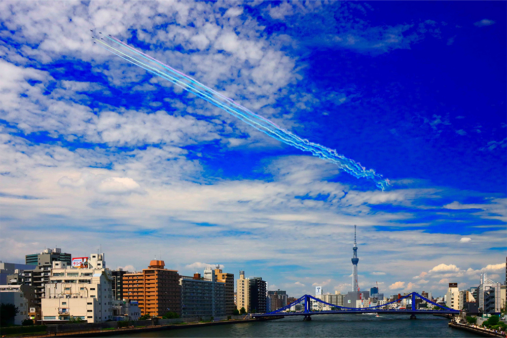 2021年　江東区長賞受賞作品
『大空に』 2022年度観光写真コンテスト応募方法の変更について